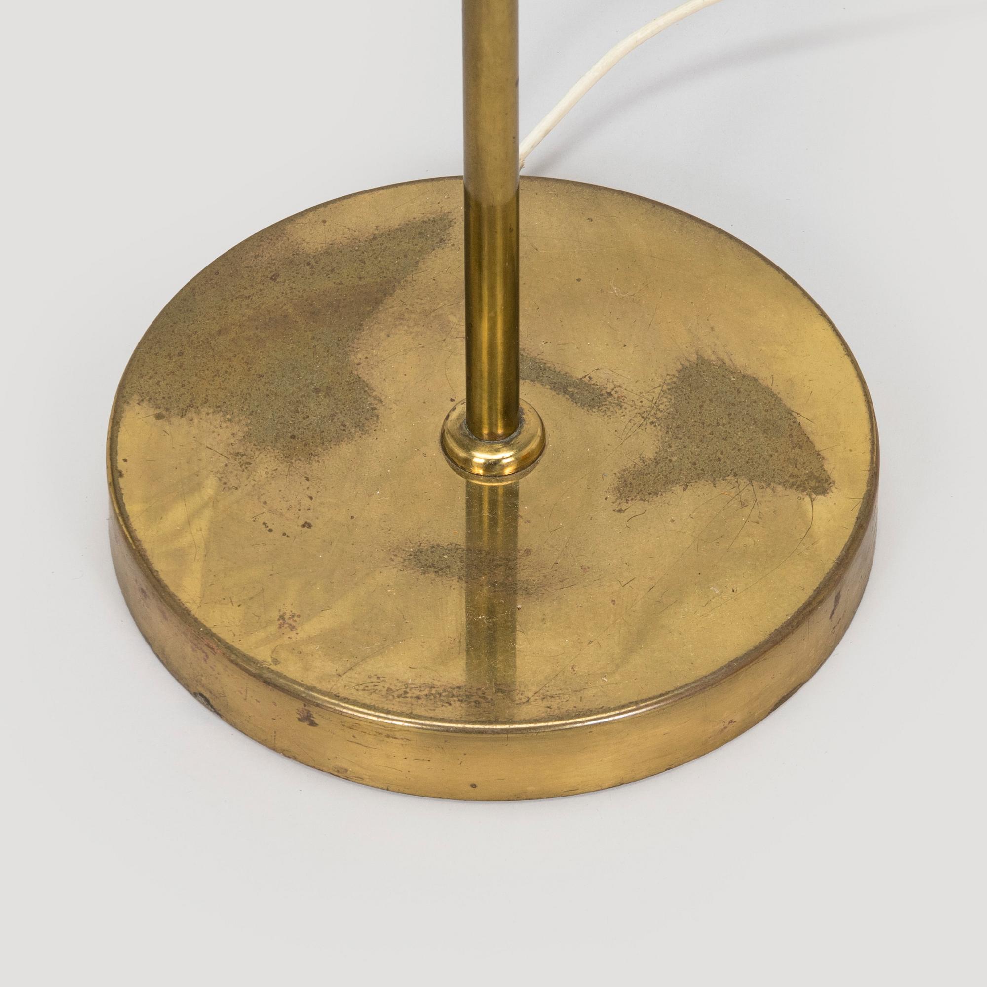 Paavo Tynell, golvlampa, Idman 1900-talets mitt.