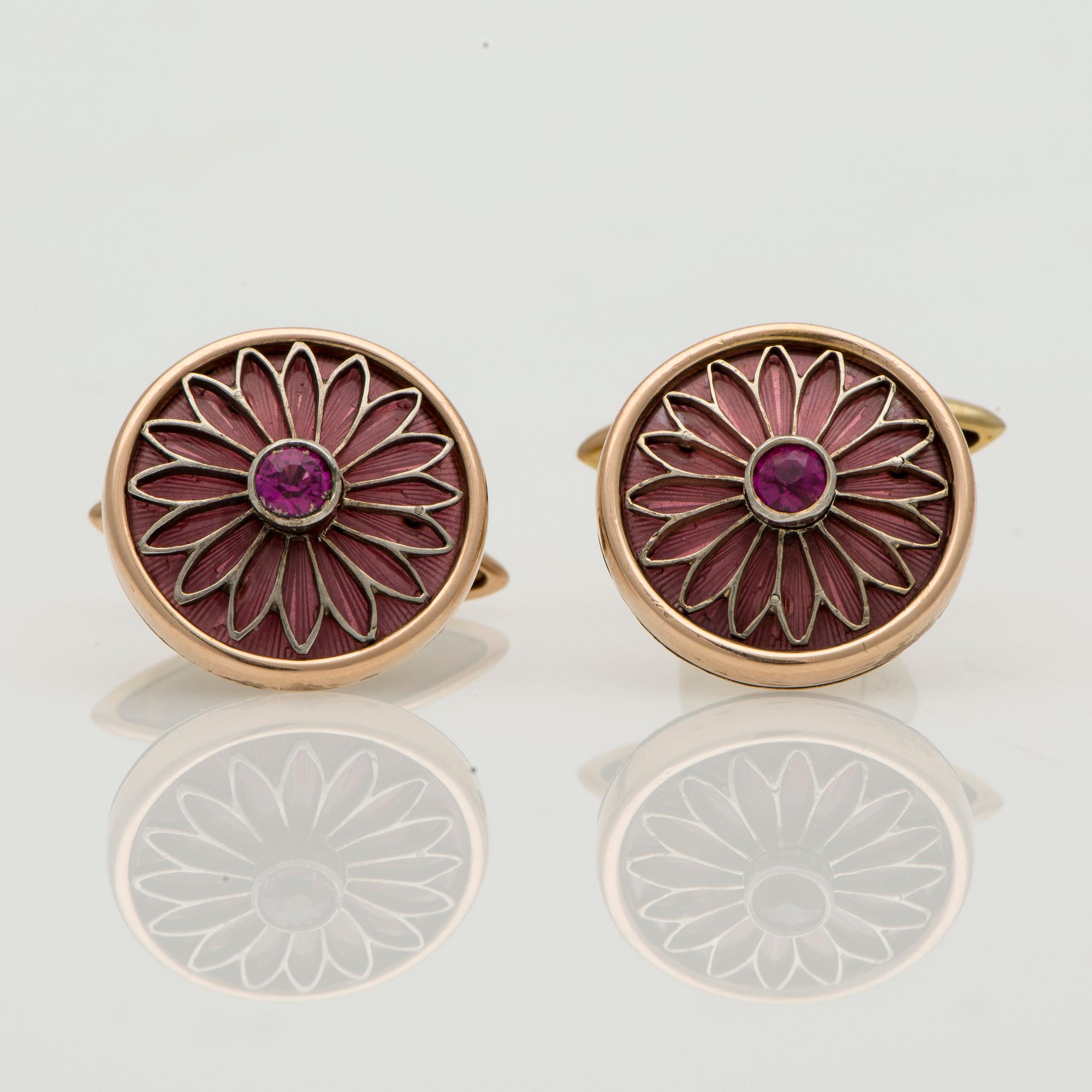 MANSCHETTKNAPPAR, 14K (56) guld, emalj. Moskva.