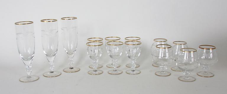 SERVISDELAR, ca 130 delar. Glas och porslin, Bing & Gröndahl "Måsen".