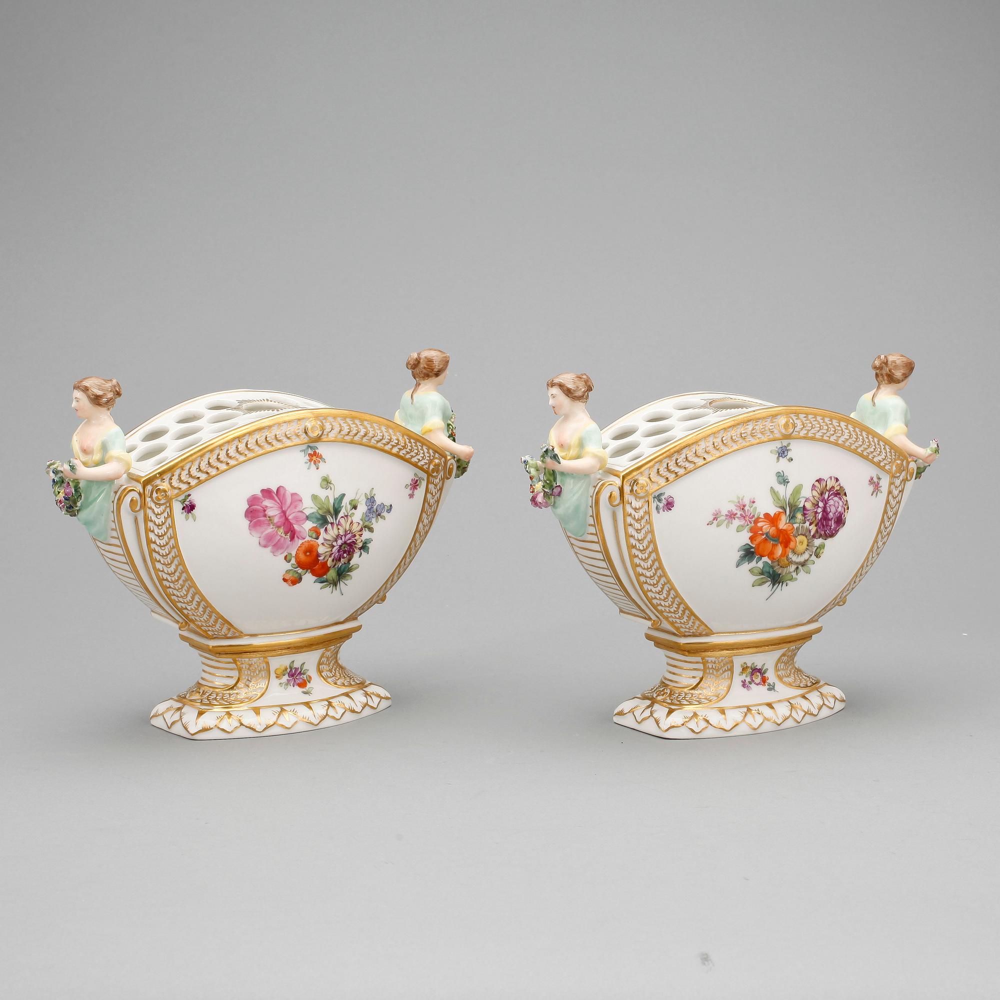 VASER, ett par, porslin, Royal Copenhagen, 1900-talets första hälft.