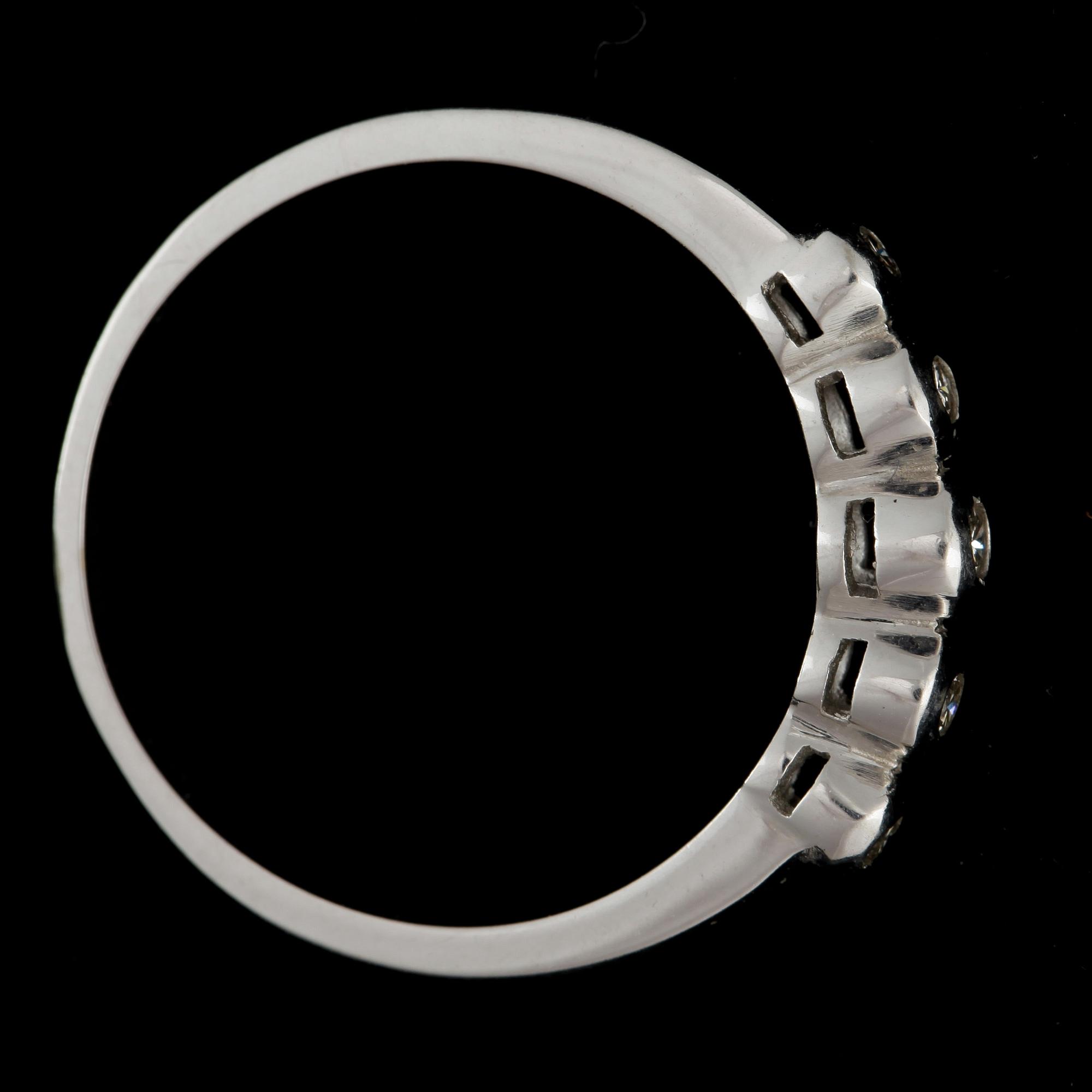 RING, 14k vitguld med briljantslipade diamanter, tot ca 0,06 ct. Vikt ca 2,6 gram.
