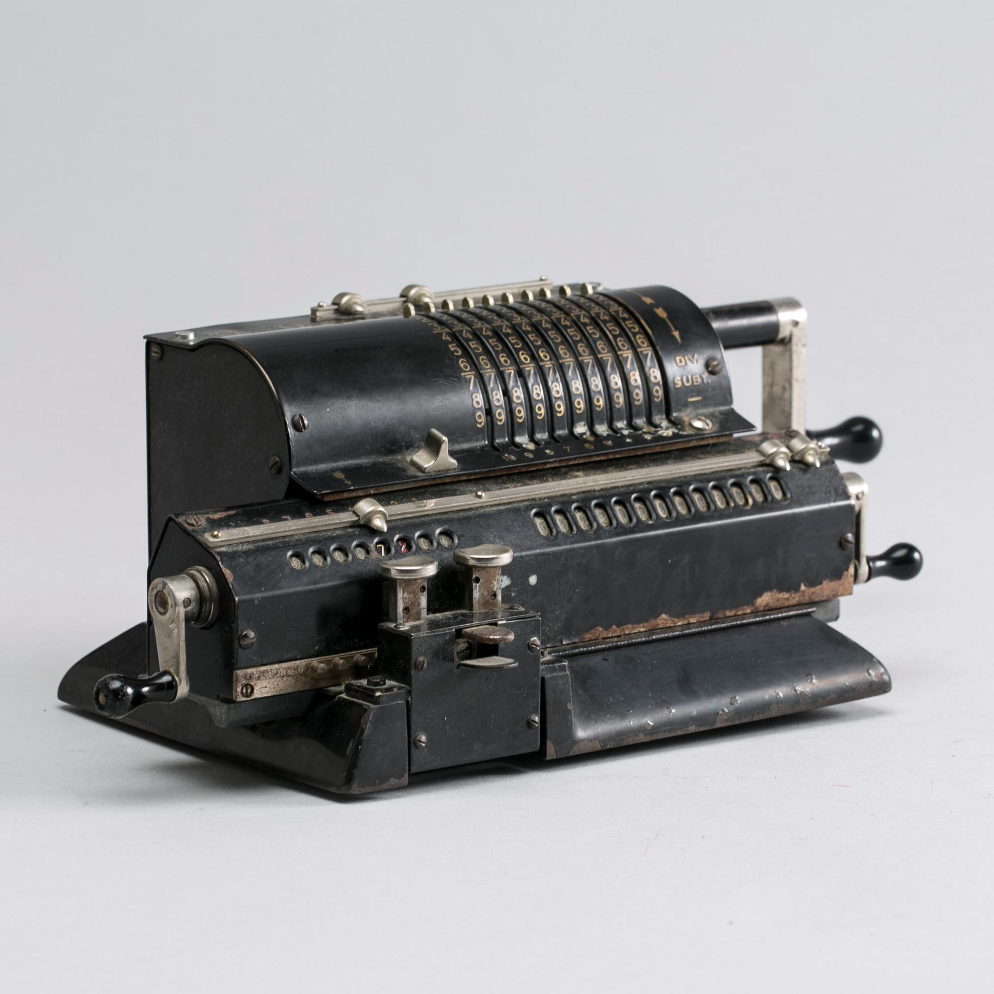 RÄKNEMASKIN, Original -Odhner. Göteborg, modell 7, 1930/40-tal.