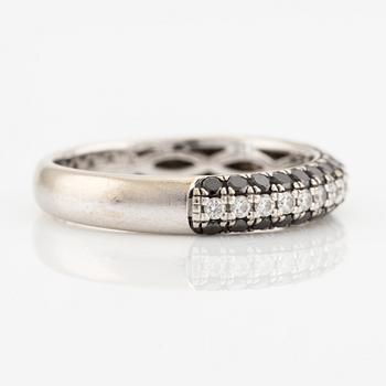 Ring, 18K white gold with black and white brilliant-cut diamonds.