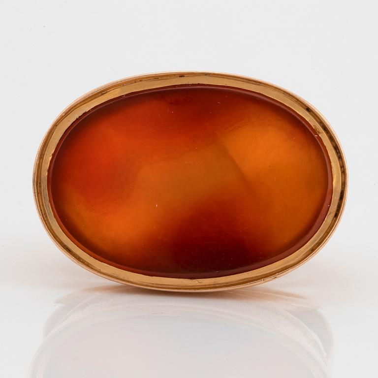 An 18K gold and carnelian seal.