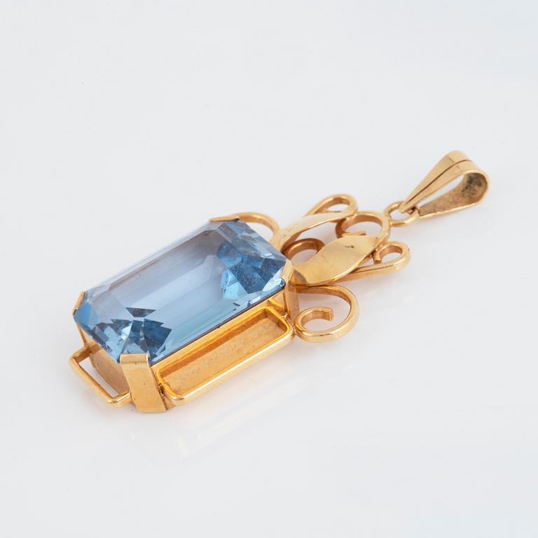 Blue synthetic spinel and 18K gold pendant.