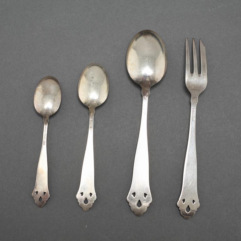 53 dessert silver ware, probably by Thorvald Marthinsen, Norway, 20th century. Weight 767 g.