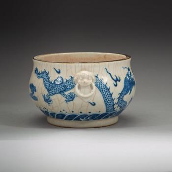 A ge-glazed and blue and white censer, late Qing dynasty.