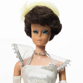 Barbiedockor, 4 st, samt kläder och accessoarer, Mattel, 1960-tal.