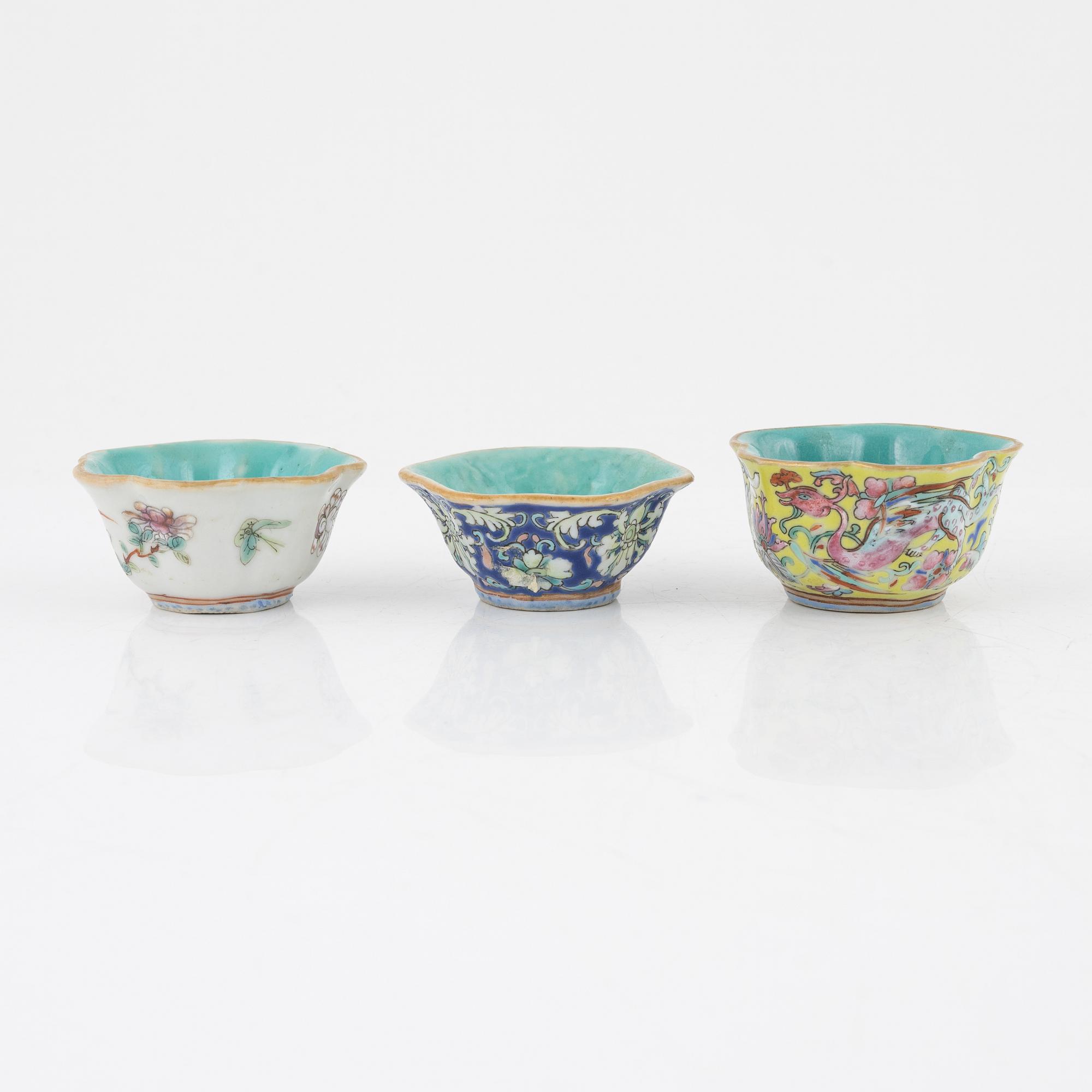 A group of three Chinese snuffbottles and three porcelain teabowls, 19th and 20th century.
