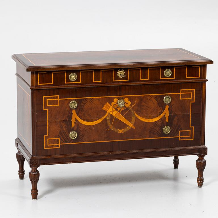 Chest of drawers, first half of the 20th century.