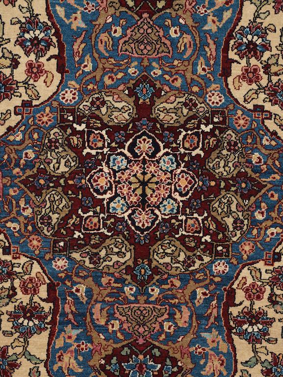 SEMI-ANTIQUE ESFAHAN.
