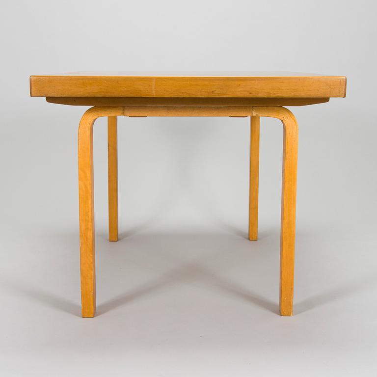 Alvar Aalto, A mid-20th Century '92' dining table for O.Y. Huonekalu-ja Rakennustyötehdas A.B.