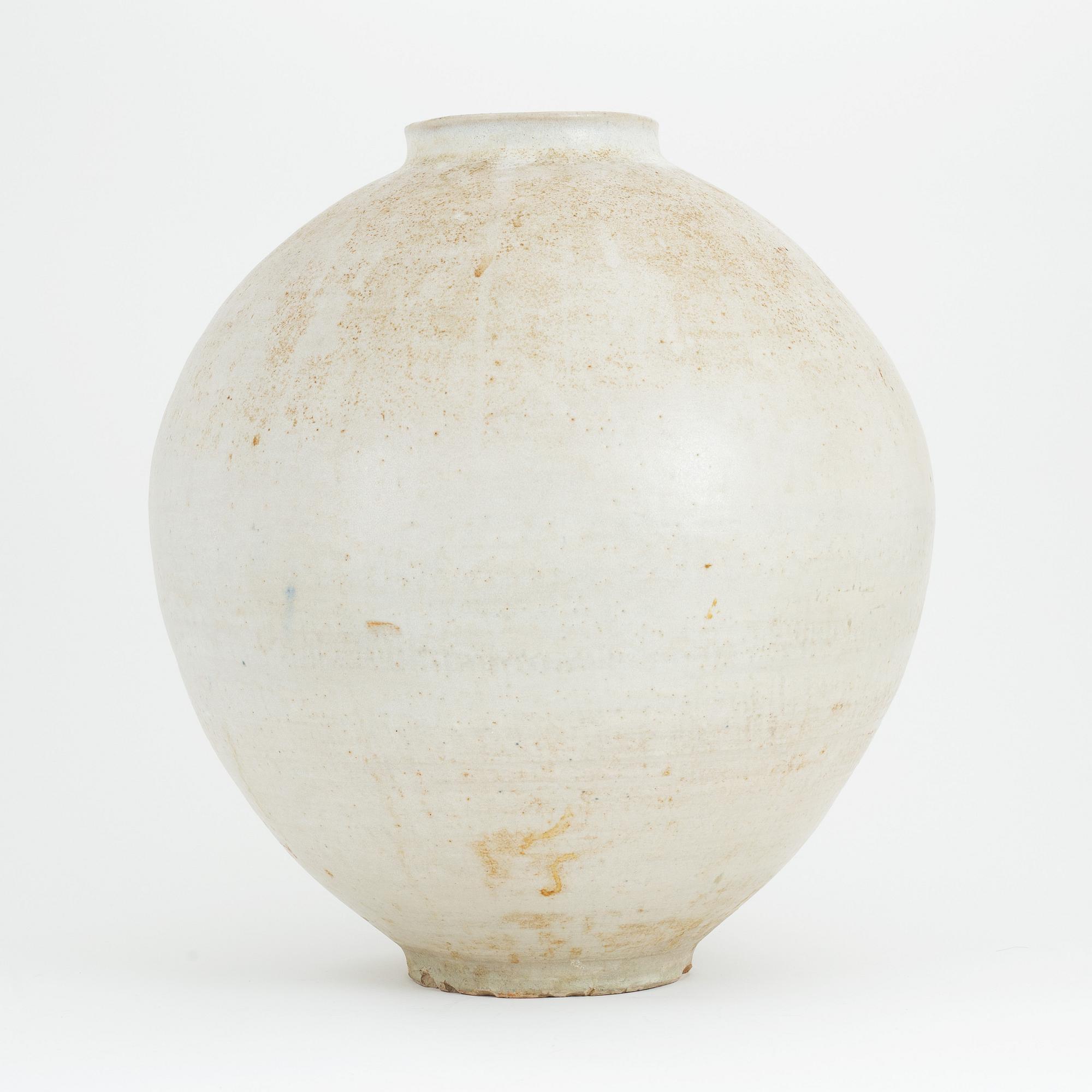 Lee Hyun-Gyueng a stoneware 'Moon jar', Korea, 1950s.