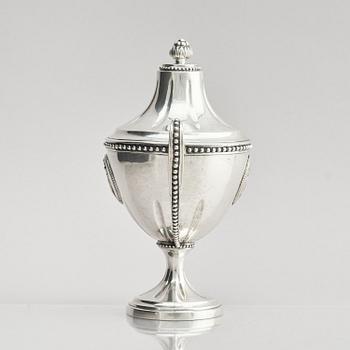 A Swedish 18th century silver sugerbowl with lid, mark of Erik Ernander, Uppsala 1791.
