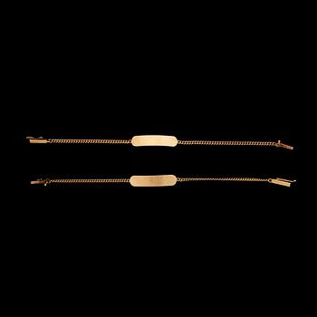 ARMBAND, ett par, 18k guld. Vikt ca 4,8 gram.