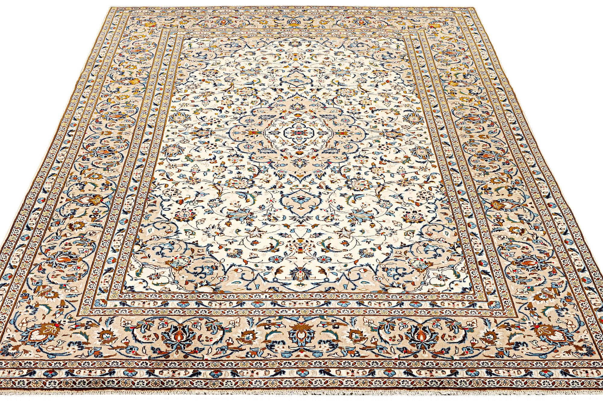 A Kashan carpet, a. 340 x 242 cm.