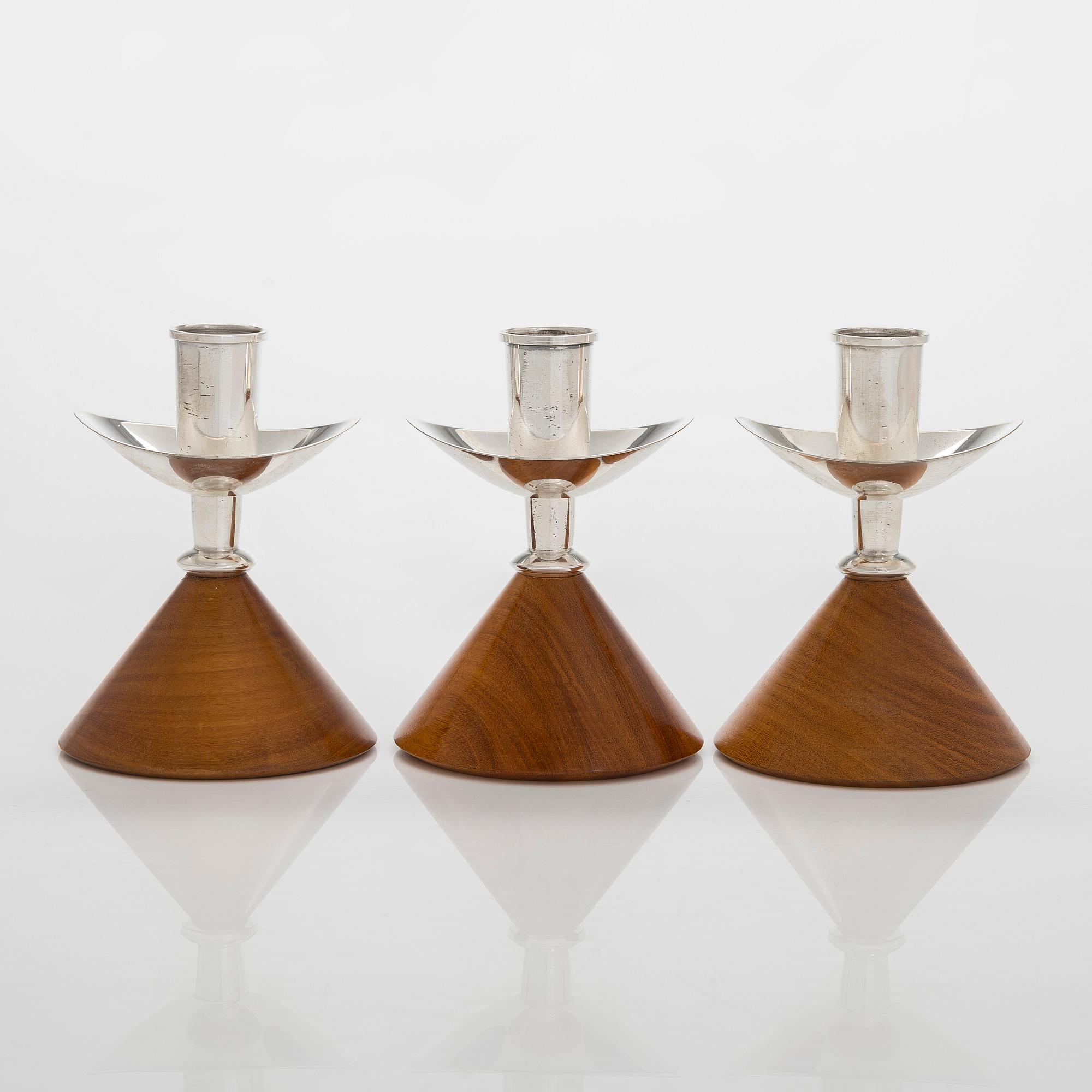 Anna-Greta Eker, ljusstakar, 3 st, silver och mahogny, Auran Kultaseppä, Åbo 1961-64.