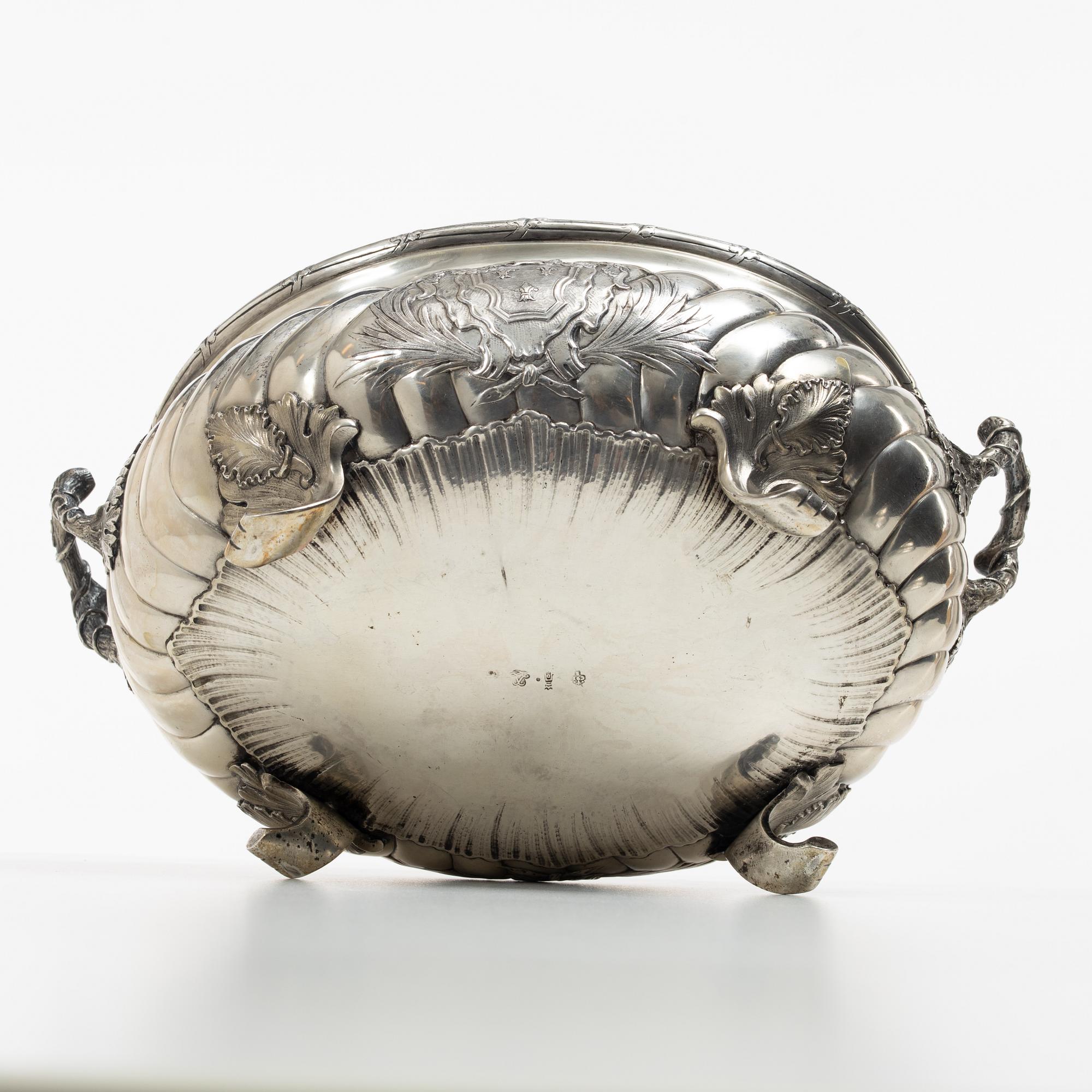 Terrin med lock, silver, Frankrike, omkring år 1900.