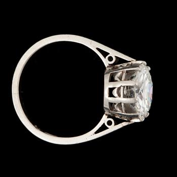 A circa 2.50 cts old-cut diamond ring. Quality circa G-H/SI.