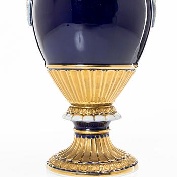 Urna, porslin, Meissen, omkring år 1900.