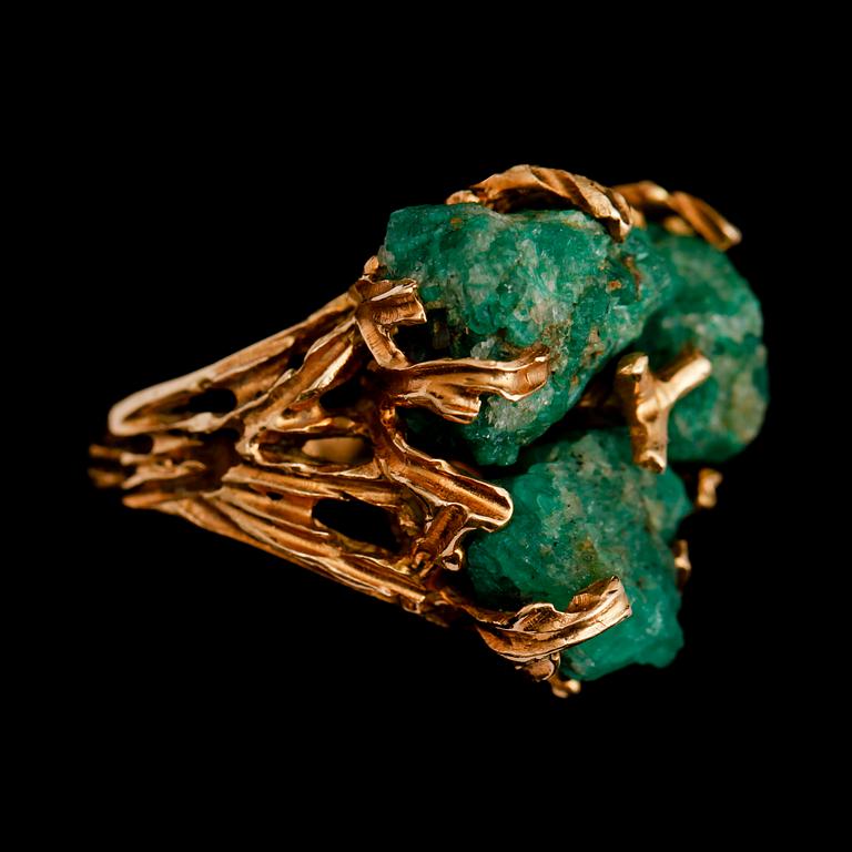 RING, 18 k guld, med smaragder. Total vikt 20 g.