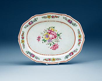 1469. A famille rose serving dish, Qing dynasty, Qianlong (1736-95).