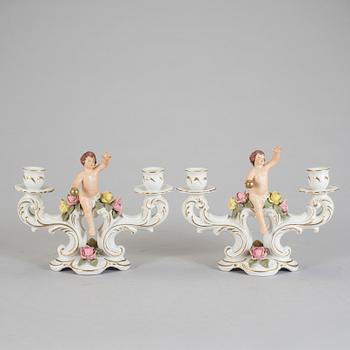 KANDELABRAR, ett par, porslin, rokokostil, Dresden, 1900-tal.