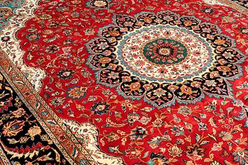 A CARPET, Tabriz, ca 374 x 295 cm.