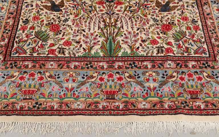 A semi-antique Kirman Laver carpet, 'Millefleur', c. 314 x 210 cm.