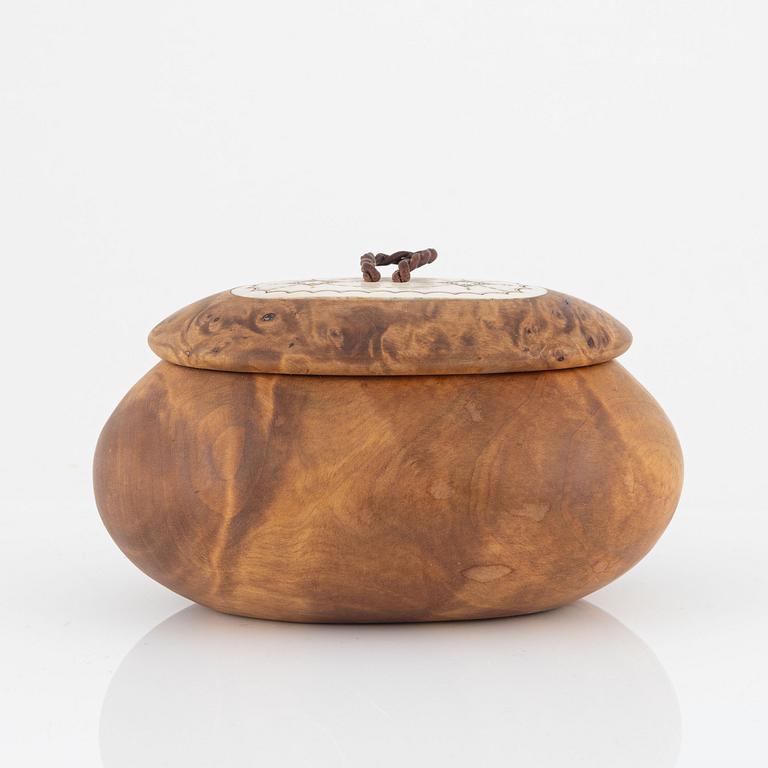 Lars Levi Sunna, ask med lock, signed.