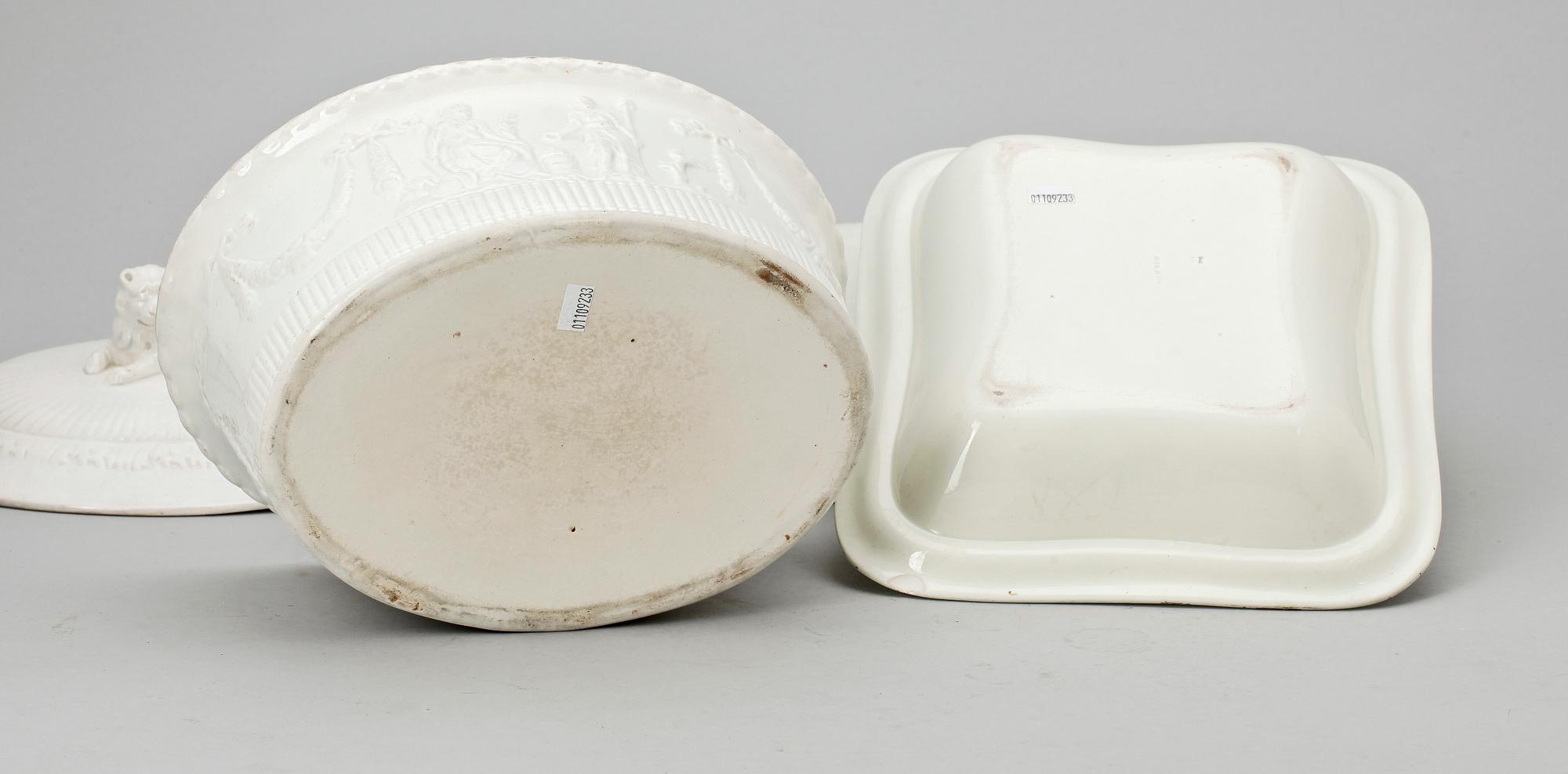 KAROTTER, 2 st, porslin, 1800/1900-tal.