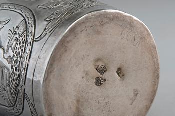 BÄGARE, silver. Mästarstämpeln sliten. Ålderman F. Petrov Moskva 1750 t. Vikt 88 g.