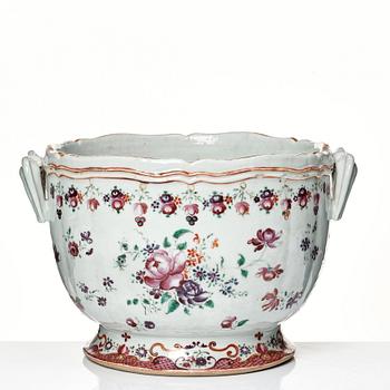 A famille rose champagne cooler, Qing dynasty, Qianlong (1736-95).