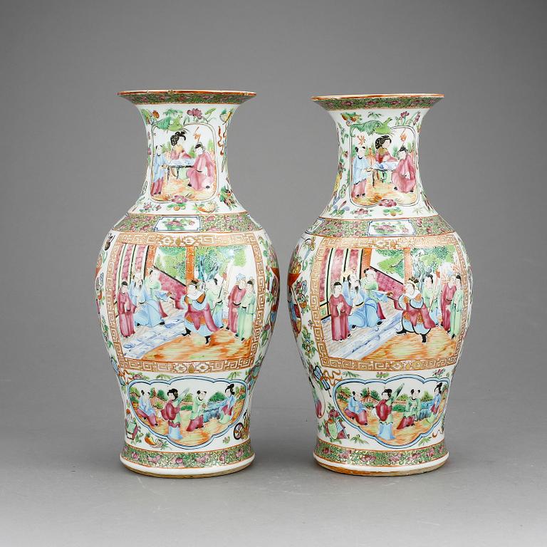 VASER, ett par, porslin, Kanton, Kina 1800-tal.