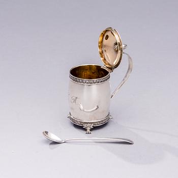 SENAPSKANNA, silver, Petter Adolf Sjöberg (1798-1833), Stockholm 1825. SKED, silver, London 1902. Tot. vikt 102 g.