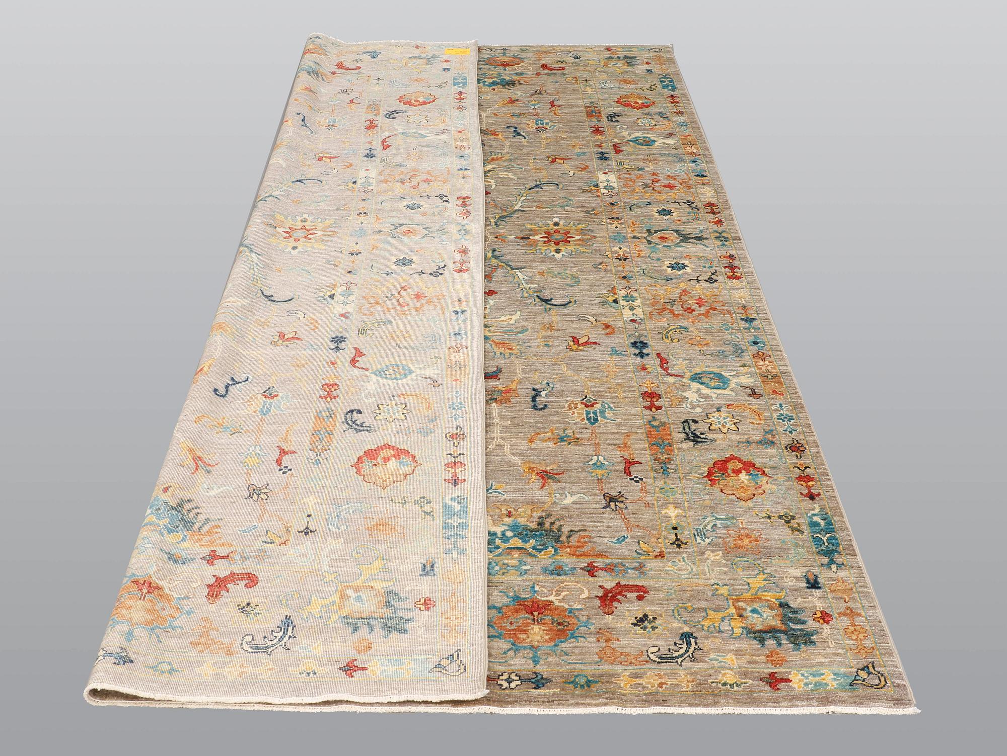 Carpet, Ziegler Design, ca 305 x 196 cm.