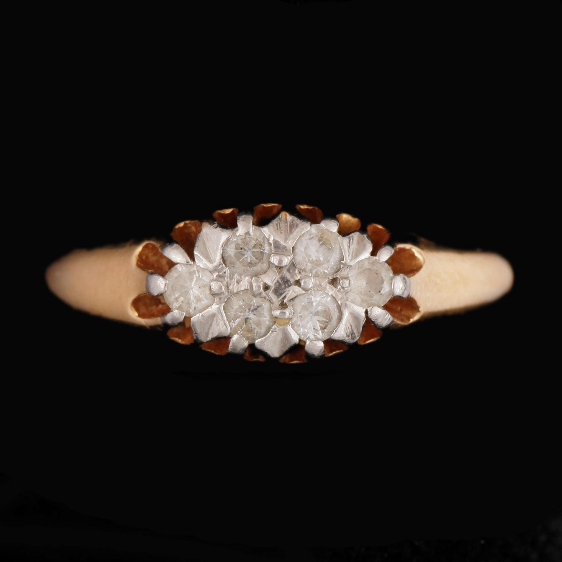 RING, 18k guld med 6 briljantslipade diamanter, tot ca 0,24 ct. Vikt ca 3,5 gram.