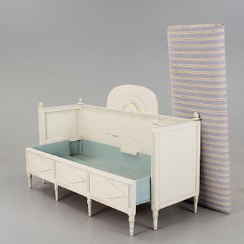 SOFFA, gustaviansk, omkring 1800.