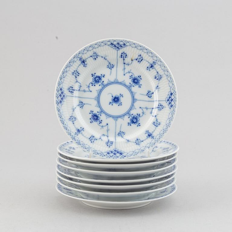 A 19 pcs coffee service 'Musselmalet' from Royal Copenhagen.