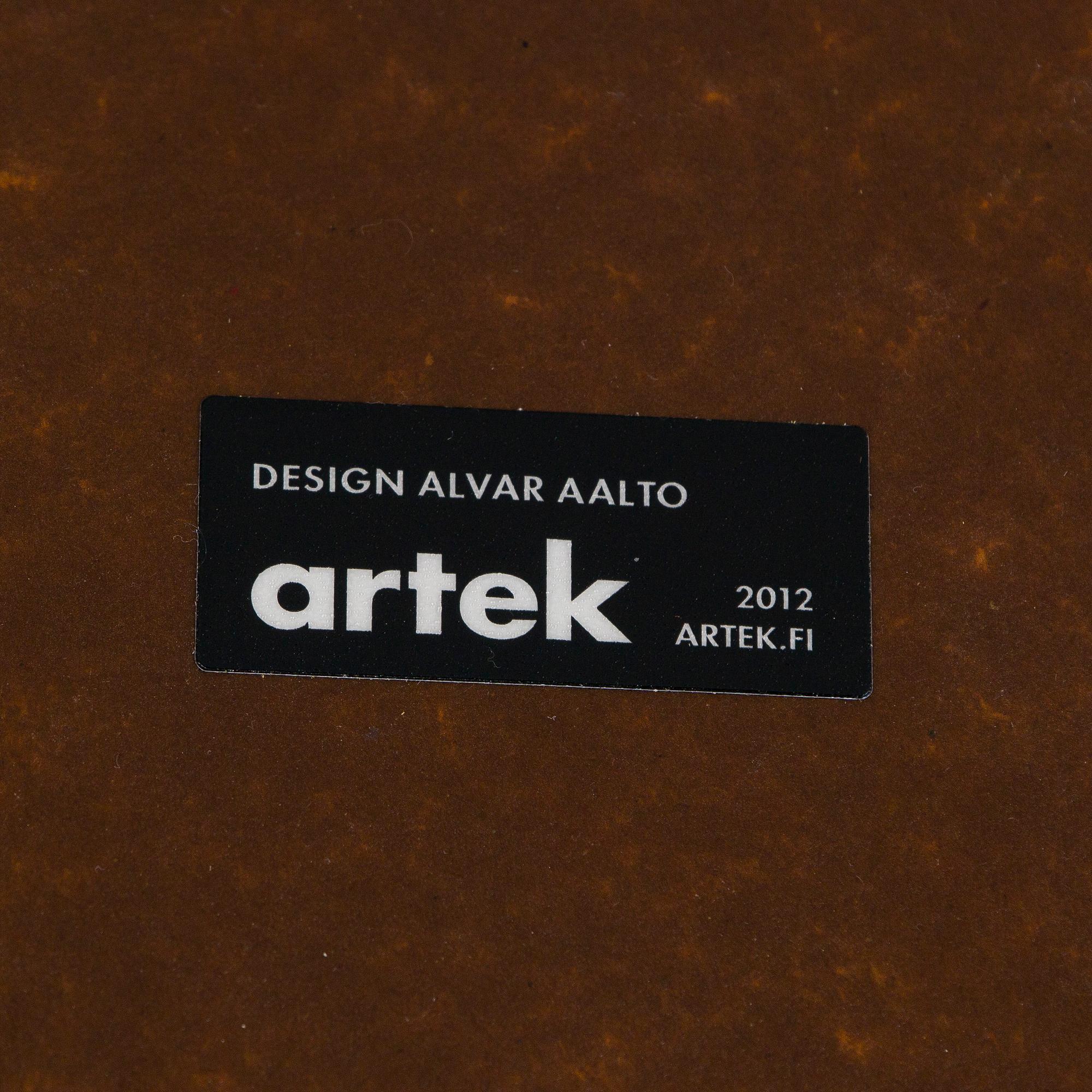 Alvar Aalto, soffbord, 2 st, modeller 90C och 90D, Artek 2012.