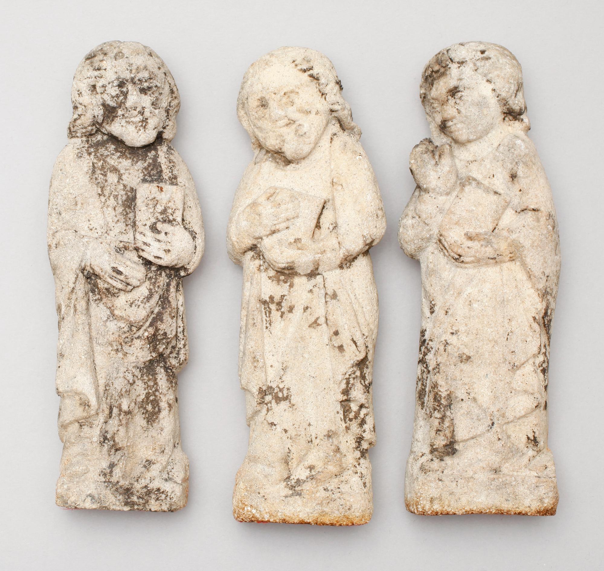 FIGURER, 3 st, sandsten, sydeuropa.