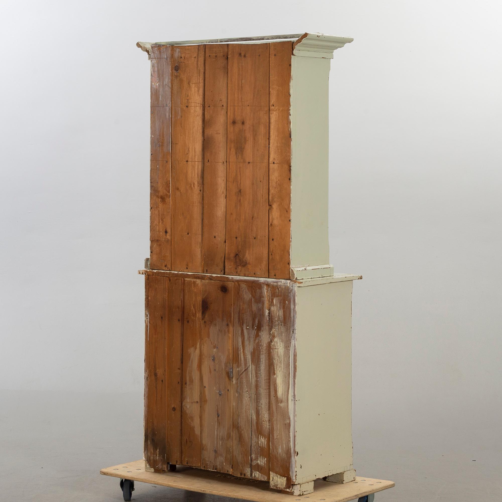 VITRINSKÅP, 1800-tal.