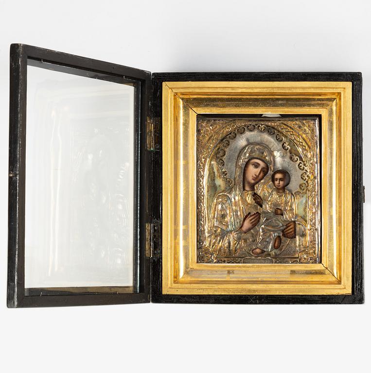 Ikon, med ochlad, Ryssland, 1800-tal. Madonnan med barnet.