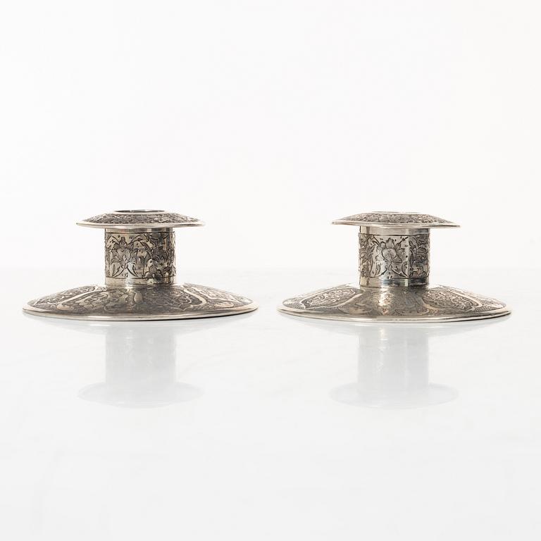 Ljusstakar ett par, silver, persiska, 1900-talets första hälft. Totalvikt 215 gram.
