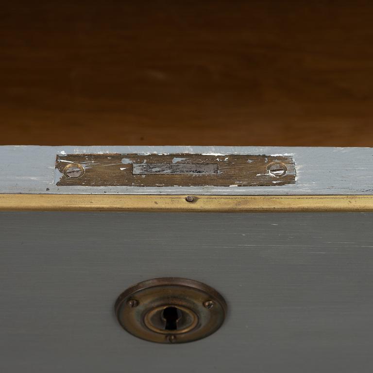 Chest of drawers, Gustavian style, 20th century.