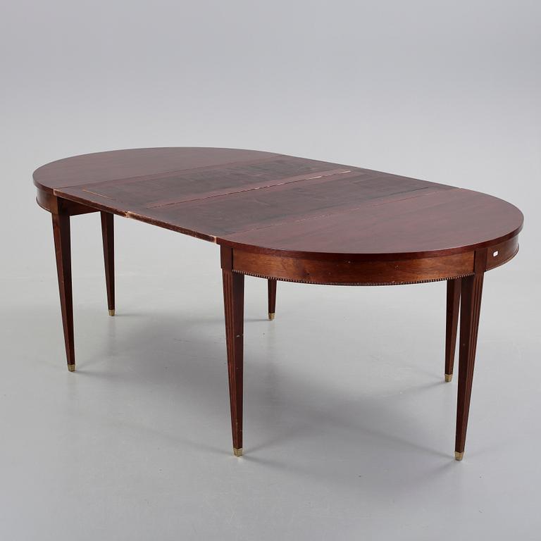MATBORD, med två iläggsskivor, Gustaviansk stil, 1900-talets första hälft.