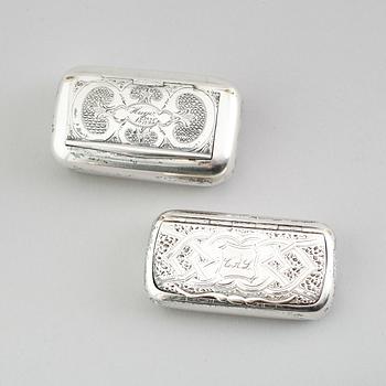 SNUSDOSOR, 2 st, silver, 1800-talets andra hälft. Vikt ca 72 gram.