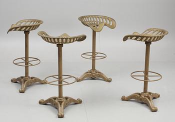 BARSTOLAR, 4 st, bemålat gjutjärn, delvis 1900-talets början.