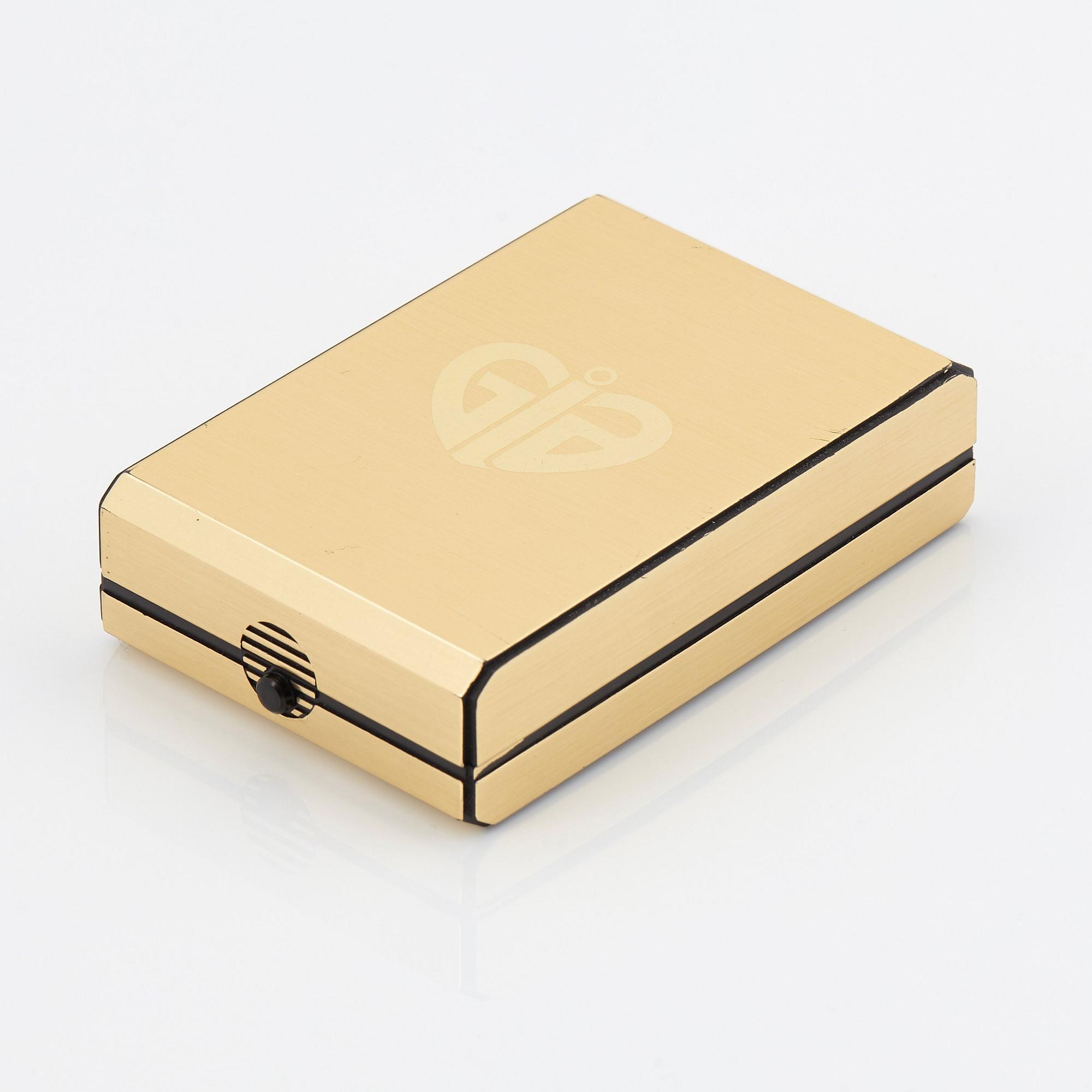 Hängsmycke 18K guld med en fasettslipad ametist, en rund briljant- och en gammalslipad diamant.