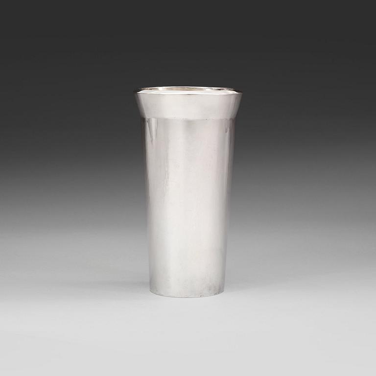 A Rey Urban sterling vase, Stockholm 1964.